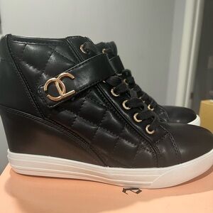 Women’s Juicy Couture “Journey” Wedges Sneakers.  Size 7.5